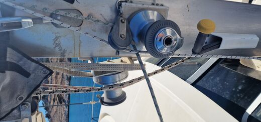 Mast and winches